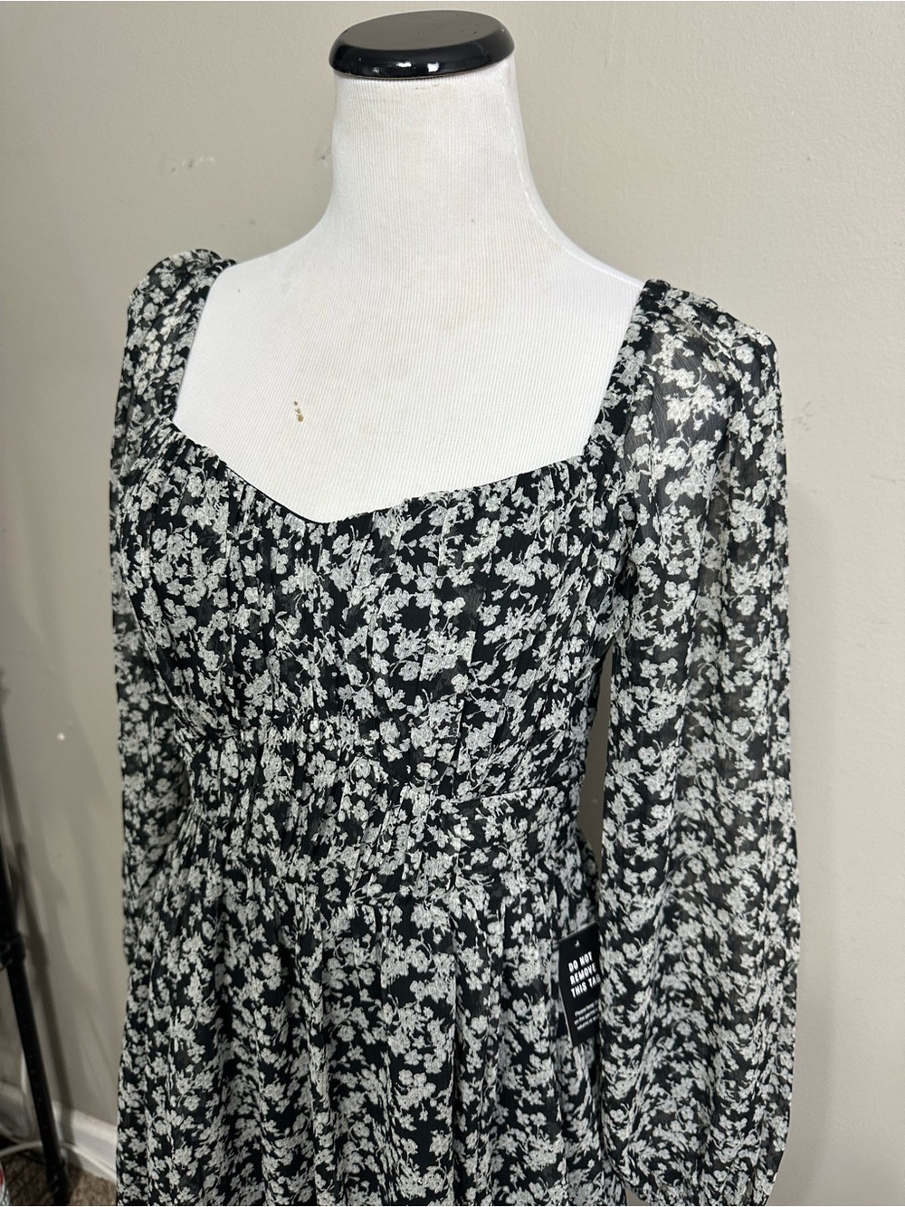 Express women’s L sweetheart, neckline, baby doll dress can be worn off shoulder - Picture 4 of 14
